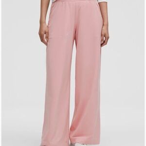 Lululemon Swift Mid-Rise Wide-Leg Pant